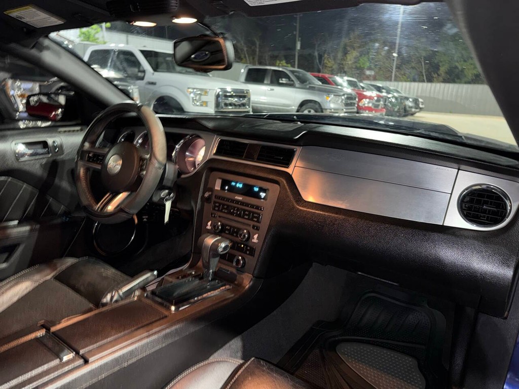 Ford Mustang Vehicle Full-screen Gallery Image 14