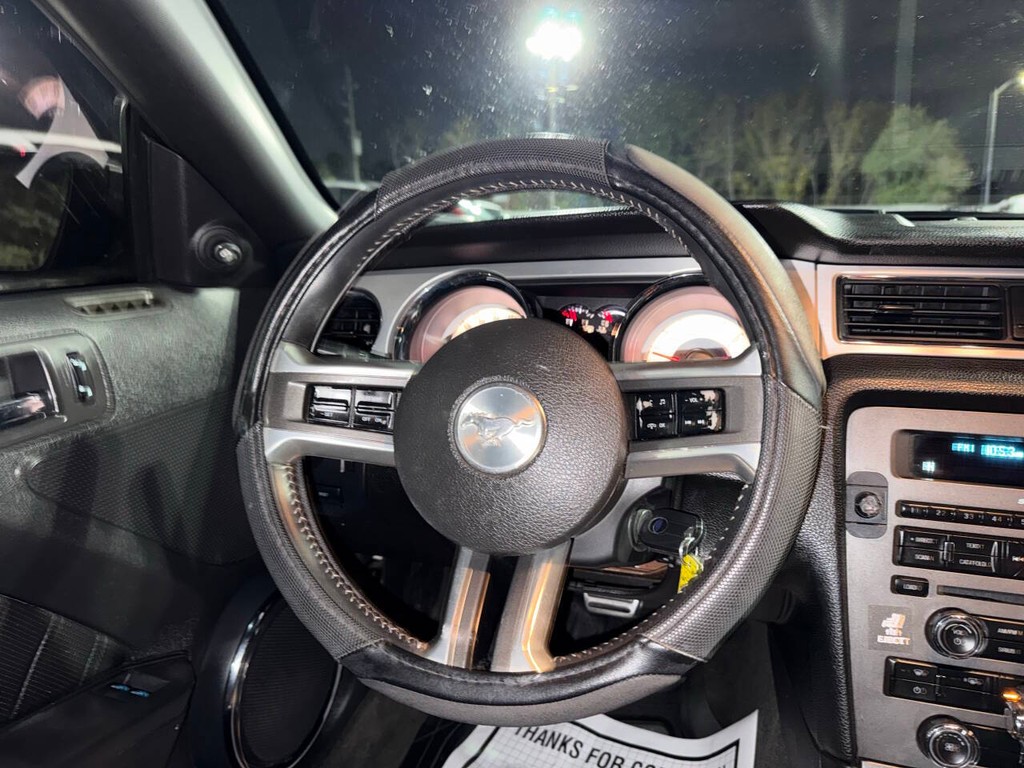 Ford Mustang Vehicle Full-screen Gallery Image 17