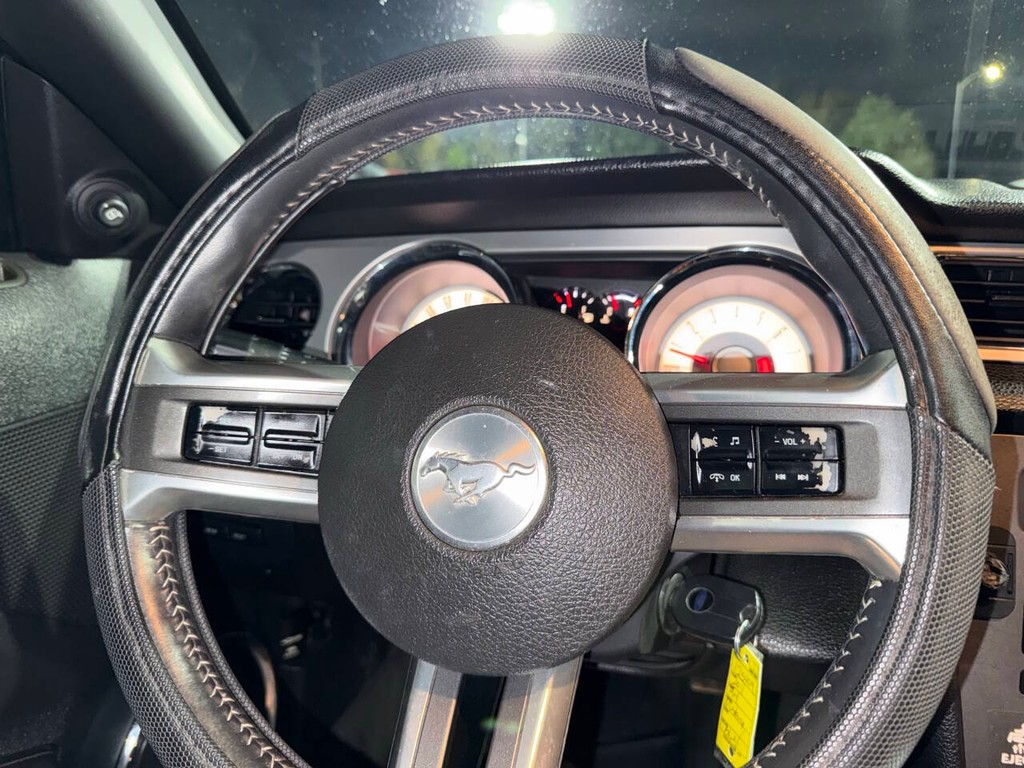 Ford Mustang Vehicle Full-screen Gallery Image 18