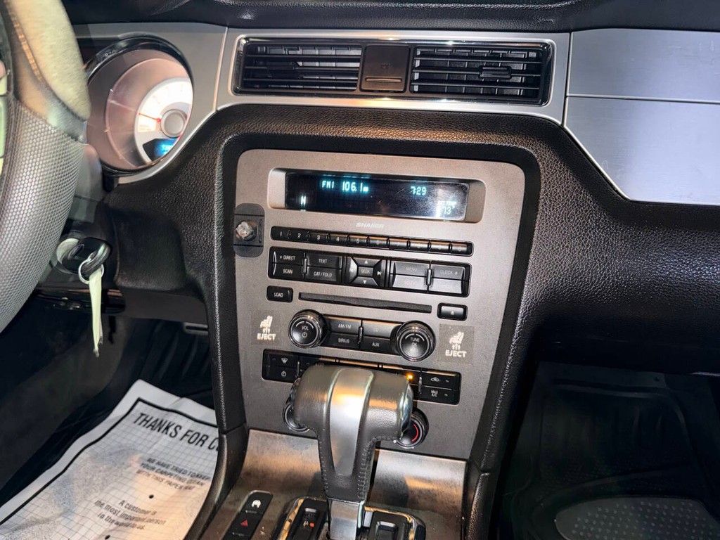 Ford Mustang Vehicle Full-screen Gallery Image 19