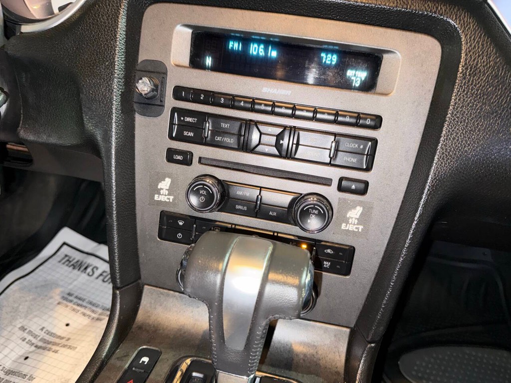 Ford Mustang Vehicle Full-screen Gallery Image 21