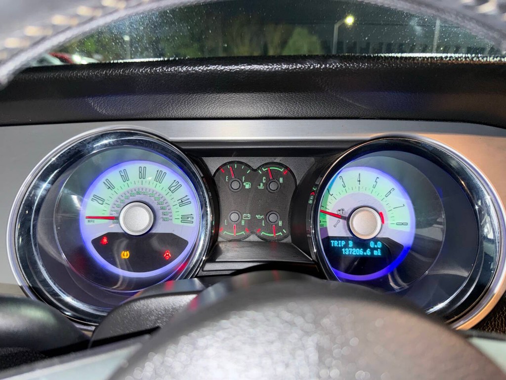 Ford Mustang Vehicle Full-screen Gallery Image 24