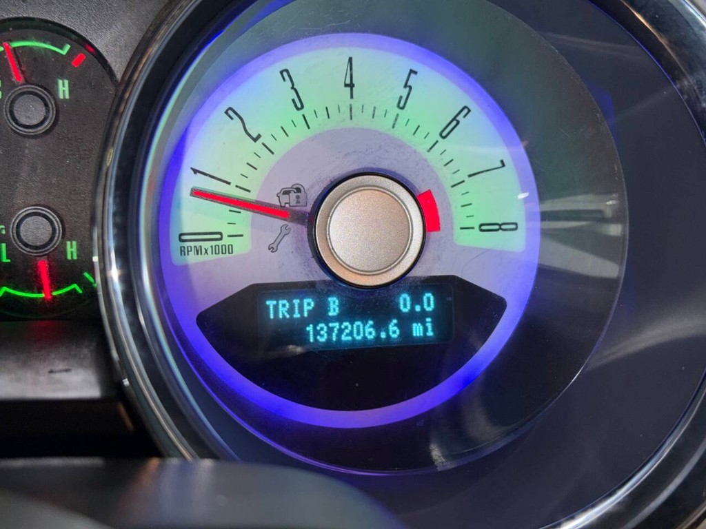 Ford Mustang Vehicle Full-screen Gallery Image 25