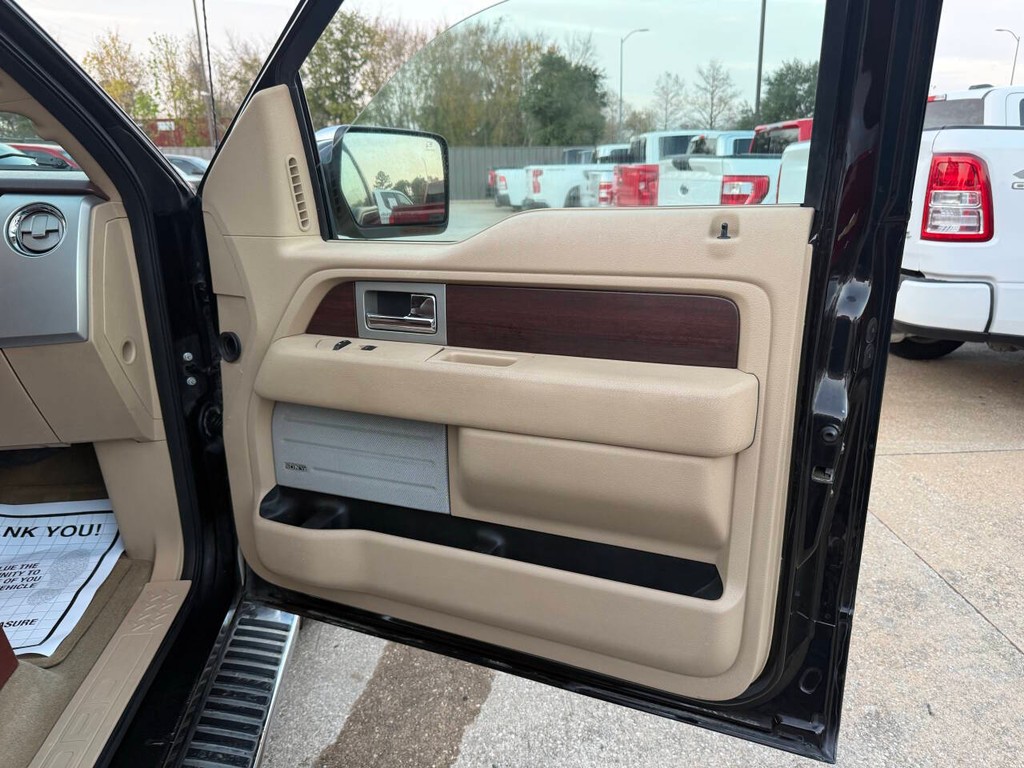 Ford F-150 Vehicle Full-screen Gallery Image 11