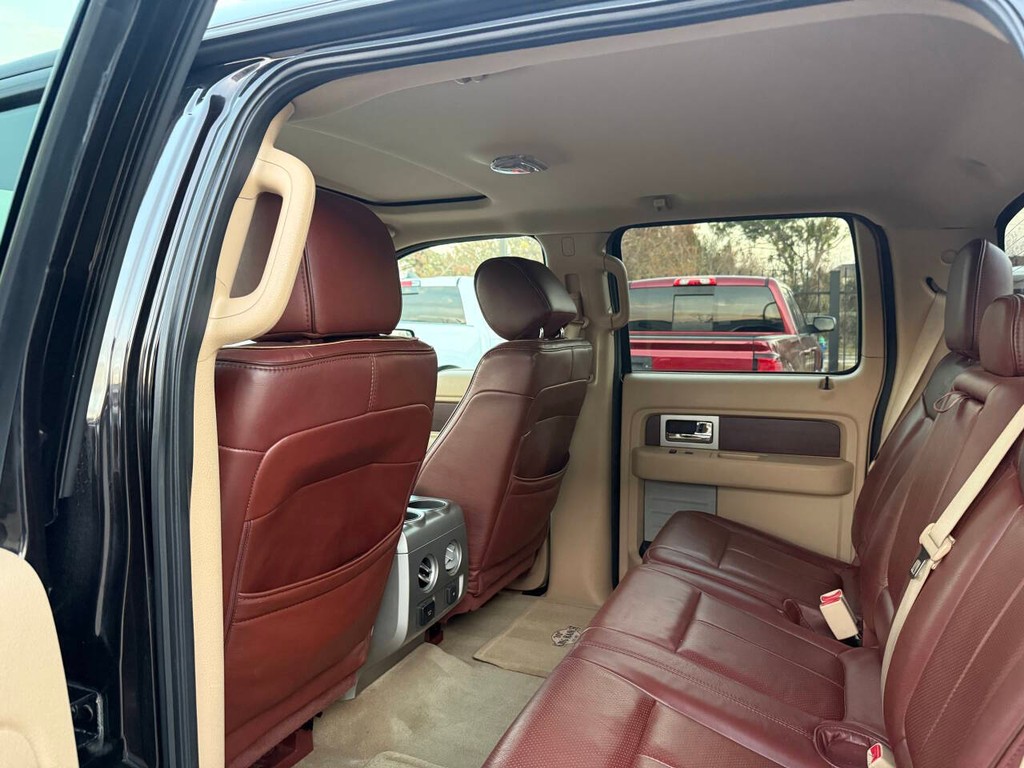 Ford F-150 Vehicle Full-screen Gallery Image 12