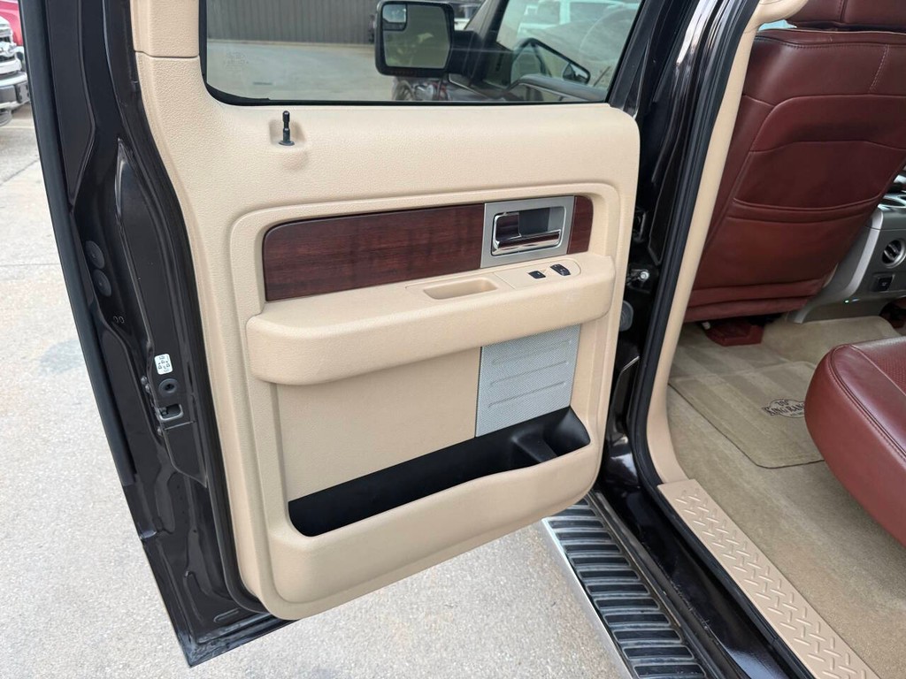 Ford F-150 Vehicle Full-screen Gallery Image 14