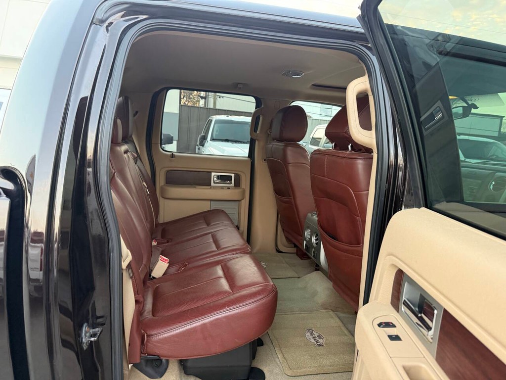 Ford F-150 Vehicle Full-screen Gallery Image 15