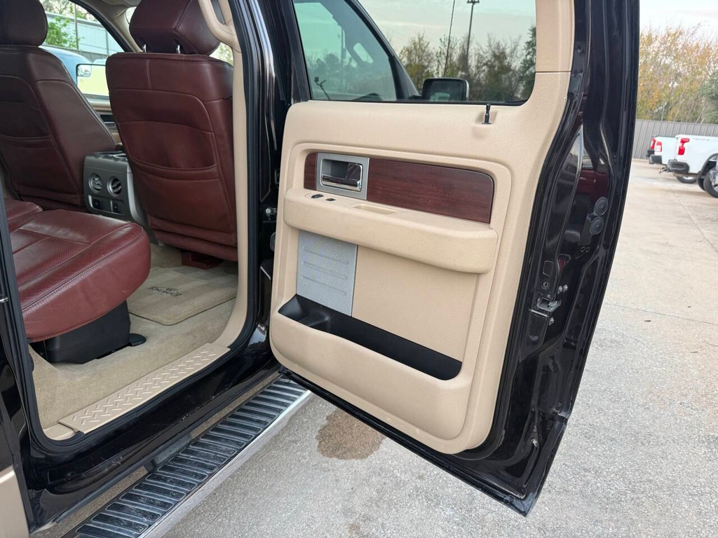 Ford F-150 Vehicle Full-screen Gallery Image 16