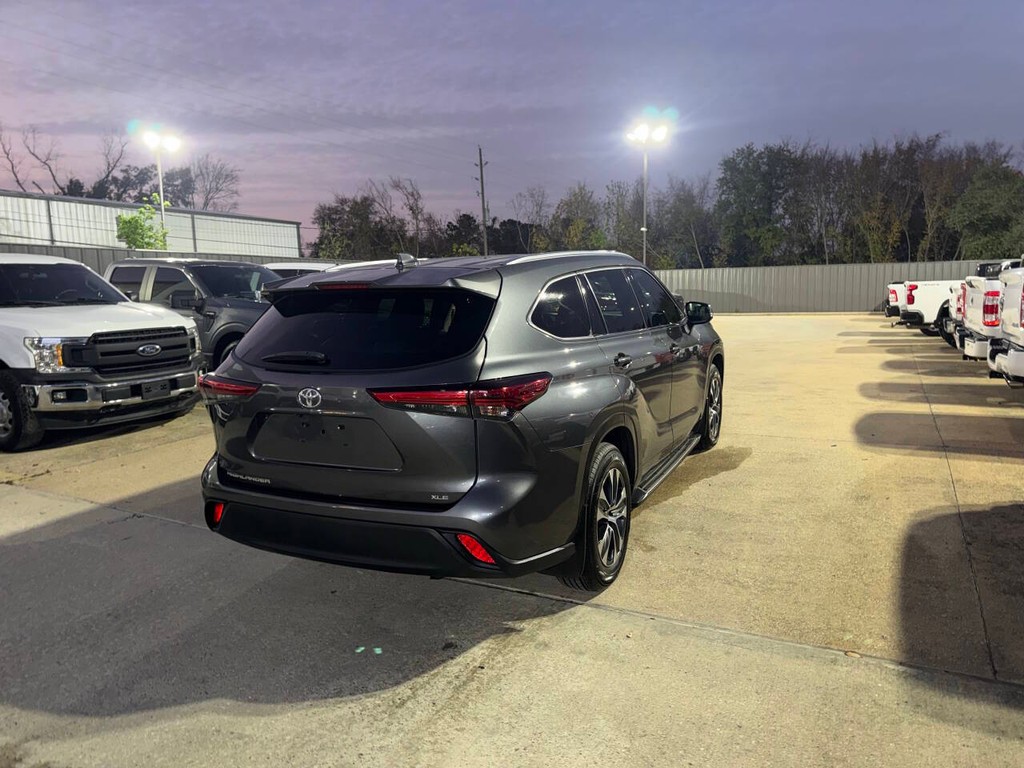 Toyota Highlander Vehicle Full-screen Gallery Image 05