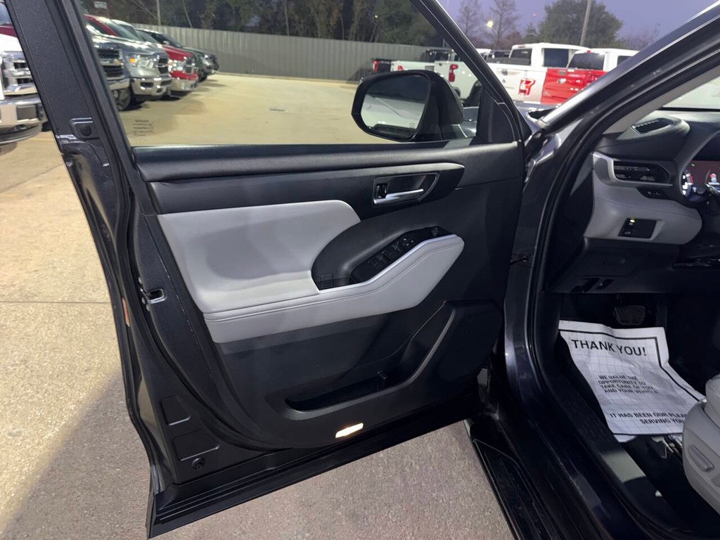 Toyota Highlander Vehicle Full-screen Gallery Image 08