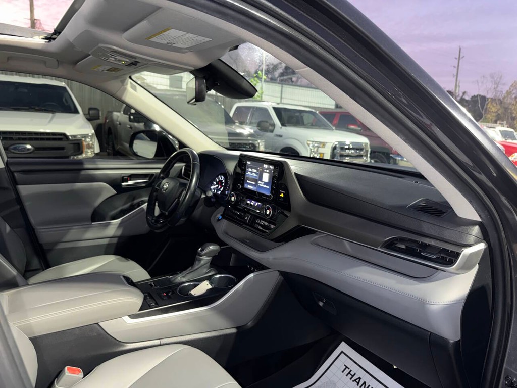 Toyota Highlander Vehicle Full-screen Gallery Image 09