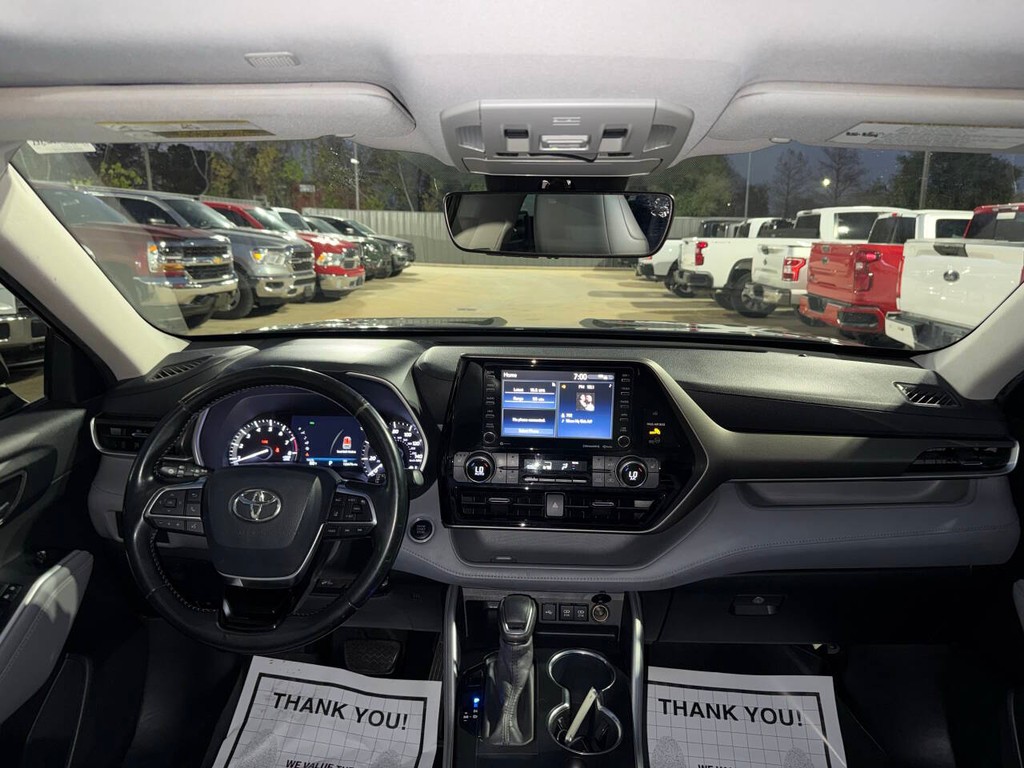 Toyota Highlander Vehicle Full-screen Gallery Image 19