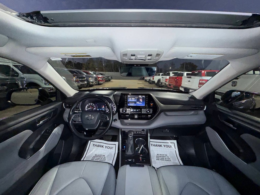 Toyota Highlander Vehicle Full-screen Gallery Image 20