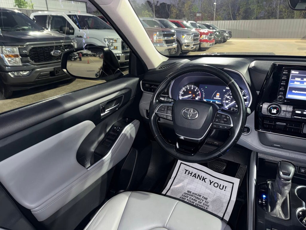 Toyota Highlander Vehicle Full-screen Gallery Image 21