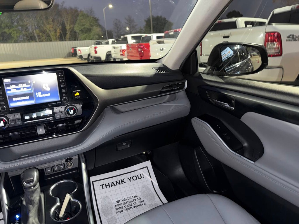 Toyota Highlander Vehicle Full-screen Gallery Image 22