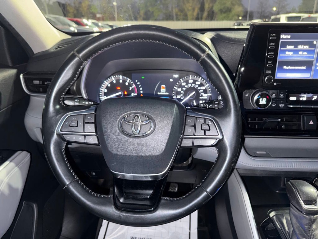 Toyota Highlander Vehicle Full-screen Gallery Image 24