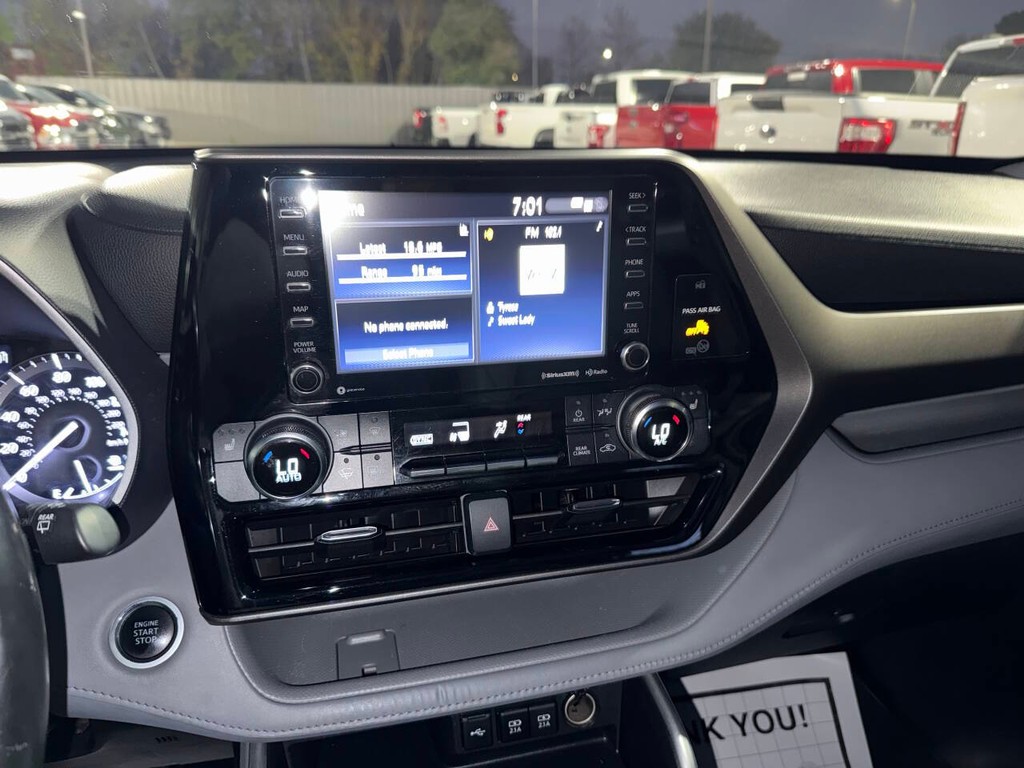 Toyota Highlander Vehicle Full-screen Gallery Image 26