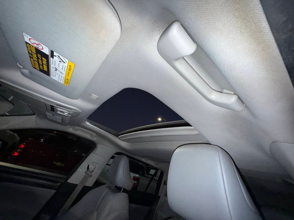 Toyota Highlander Vehicle Full-screen Gallery Image 32