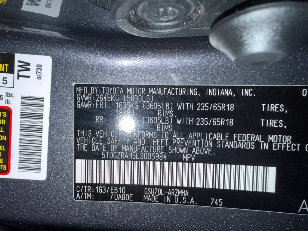 Toyota Highlander Vehicle Full-screen Gallery Image 35