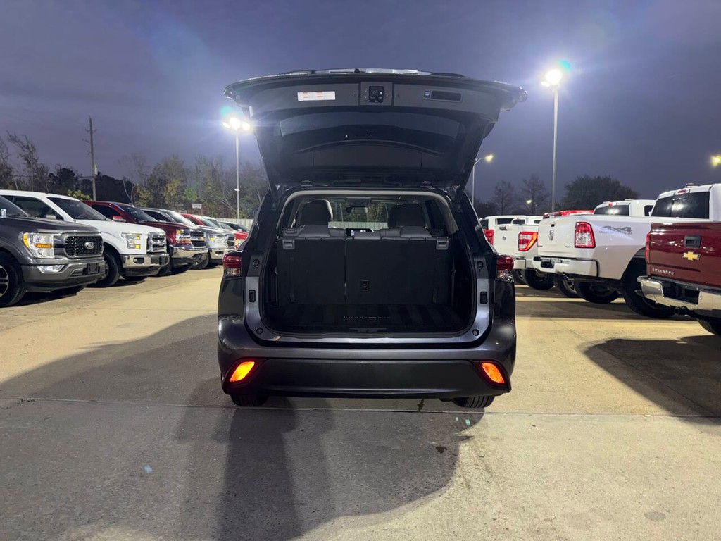 Toyota Highlander Vehicle Full-screen Gallery Image 38