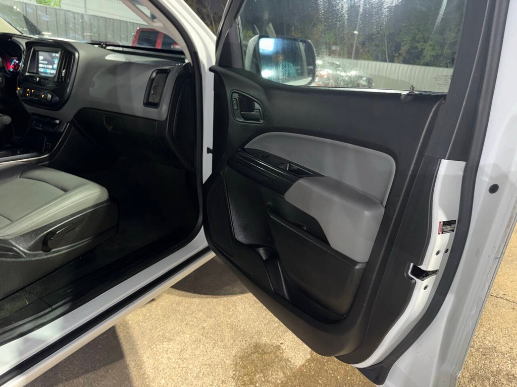 Chevrolet Colorado Vehicle Full-screen Gallery Image 11