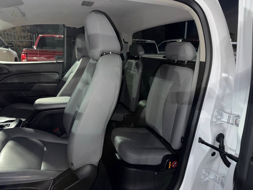 Chevrolet Colorado Vehicle Full-screen Gallery Image 12