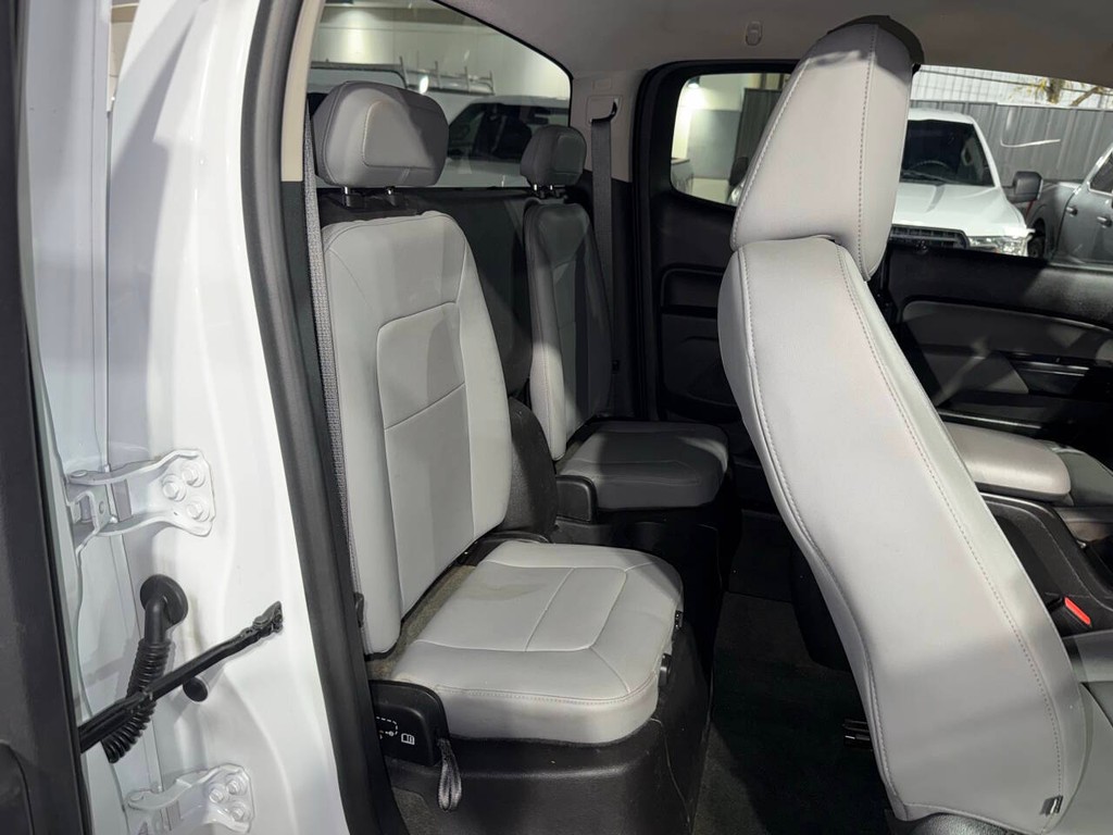 Chevrolet Colorado Vehicle Full-screen Gallery Image 14