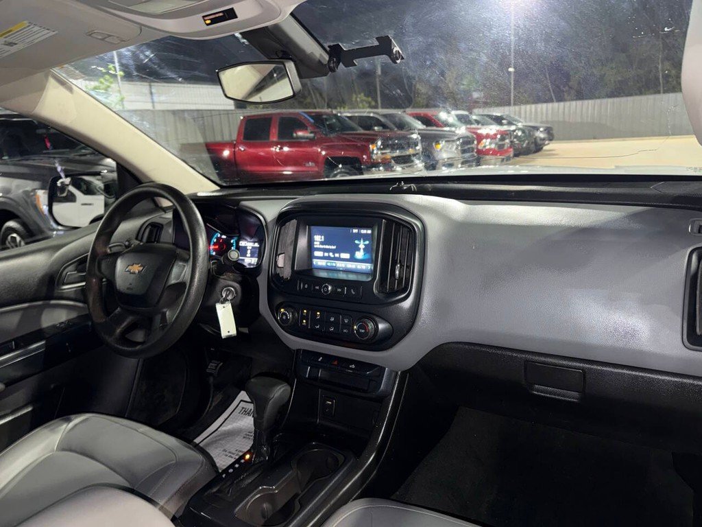 Chevrolet Colorado Vehicle Full-screen Gallery Image 17