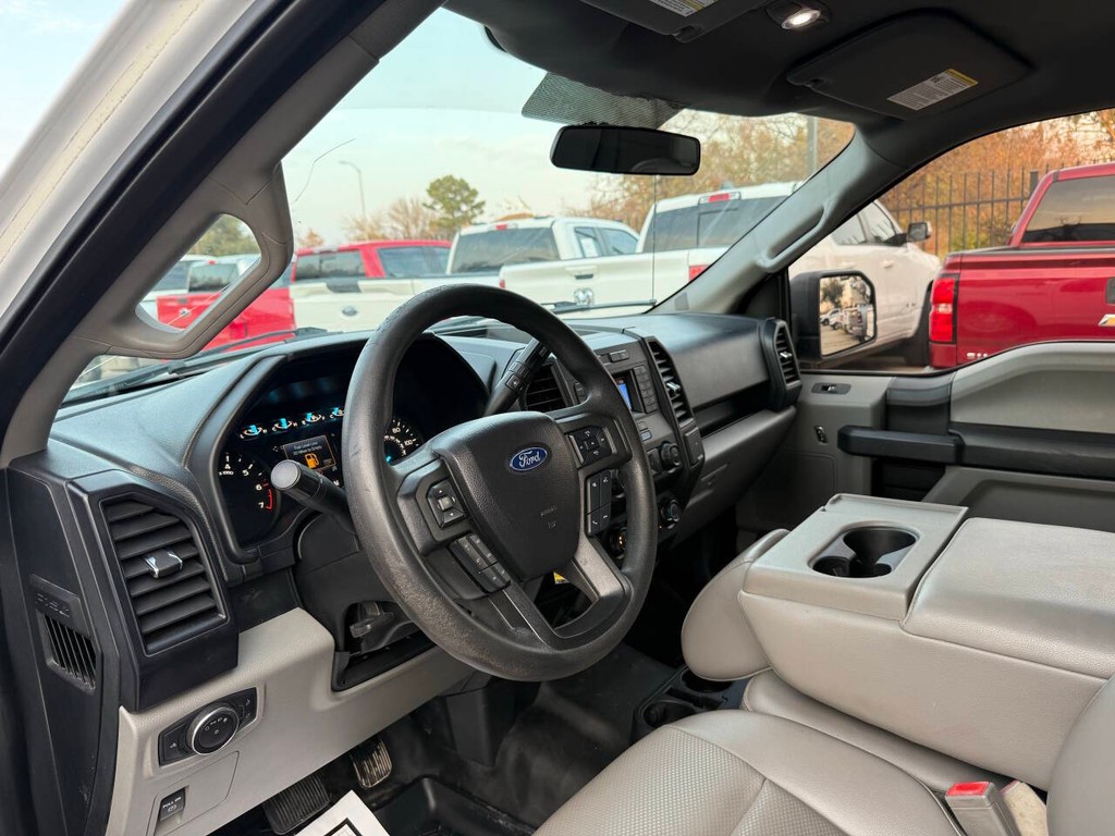 Ford F-150 Vehicle Full-screen Gallery Image 06