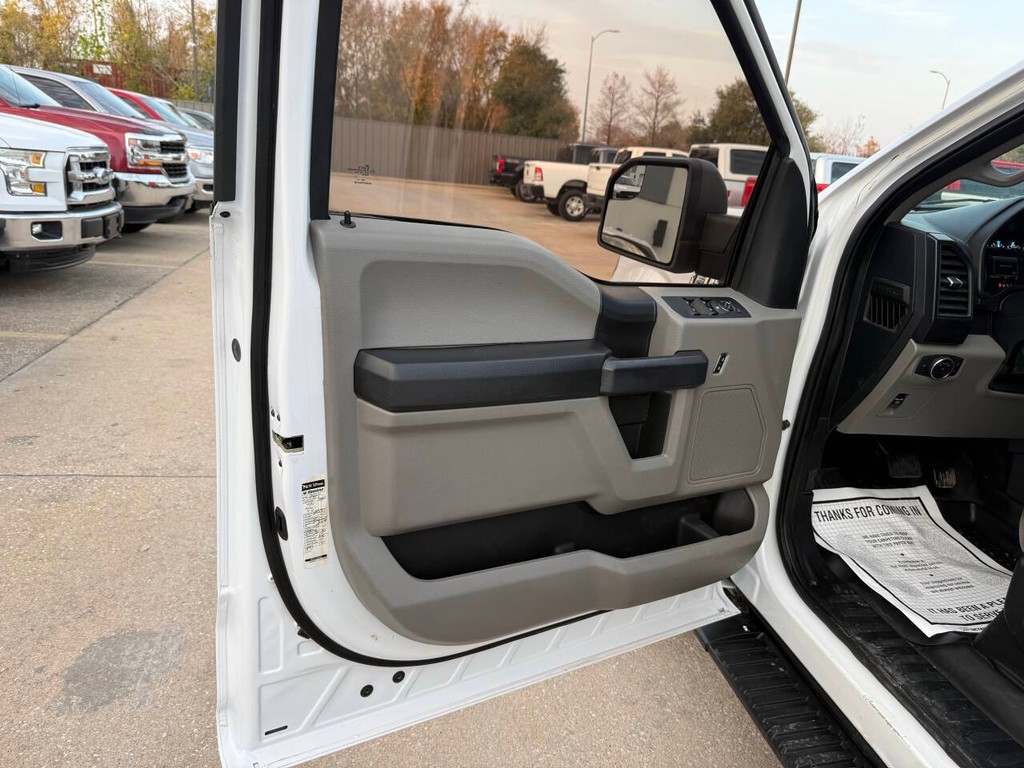 Ford F-150 Vehicle Full-screen Gallery Image 08