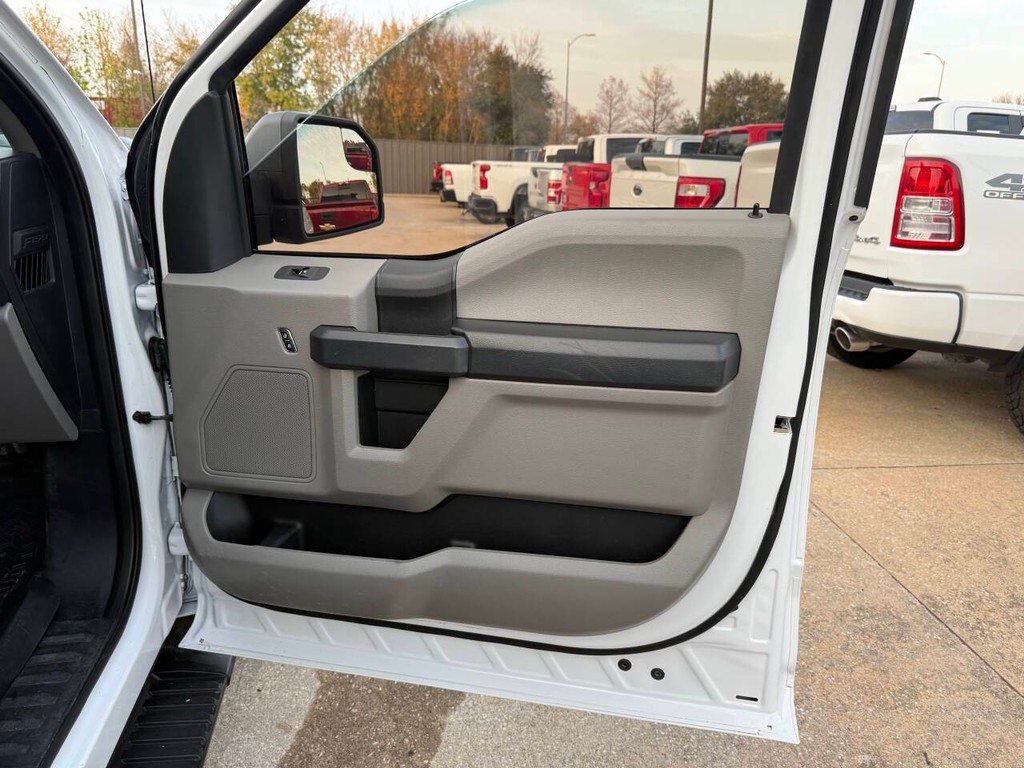 Ford F-150 Vehicle Full-screen Gallery Image 11