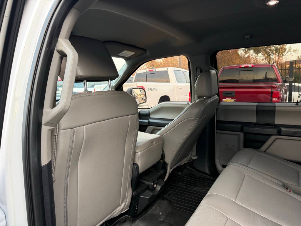 Ford F-150 Vehicle Full-screen Gallery Image 12
