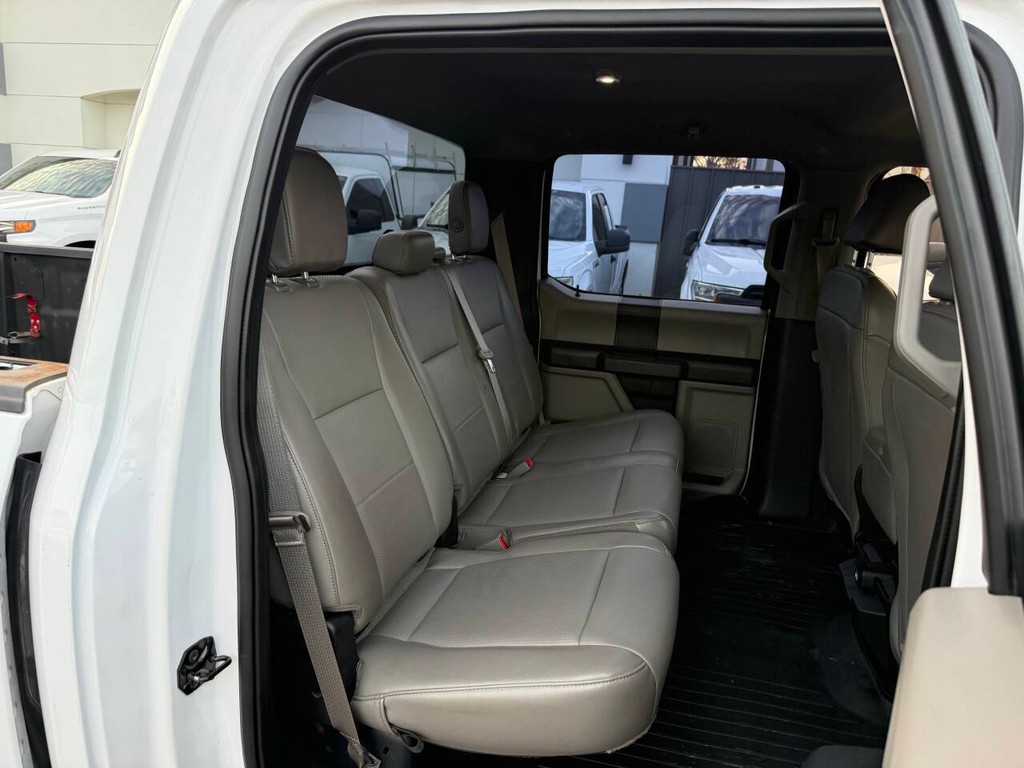 Ford F-150 Vehicle Full-screen Gallery Image 15