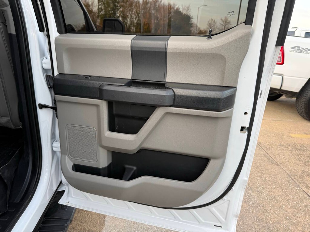 Ford F-150 Vehicle Full-screen Gallery Image 16