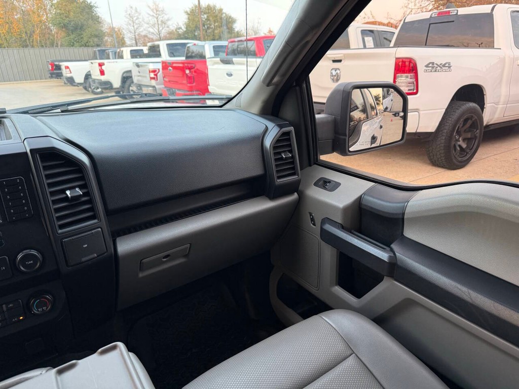 Ford F-150 Vehicle Full-screen Gallery Image 20