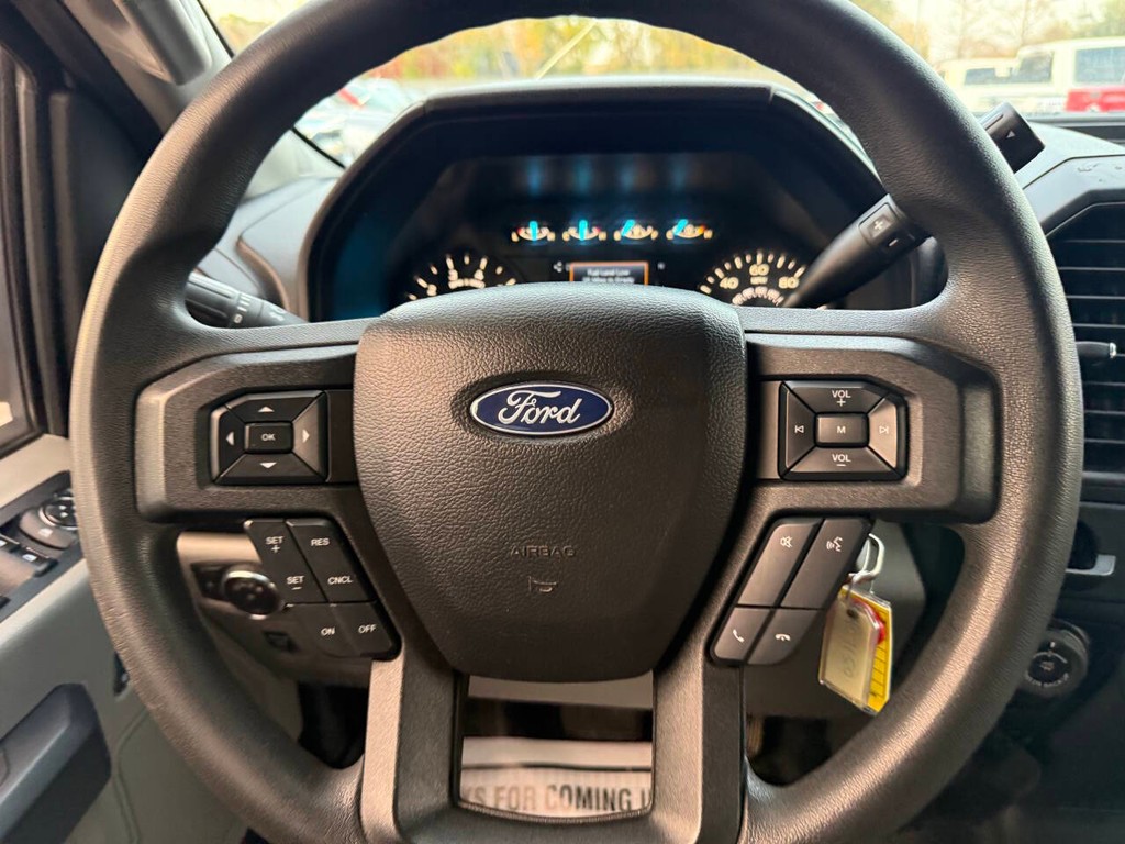 Ford F-150 Vehicle Full-screen Gallery Image 23