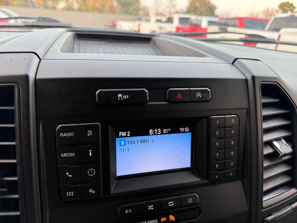 Ford F-150 Vehicle Full-screen Gallery Image 25