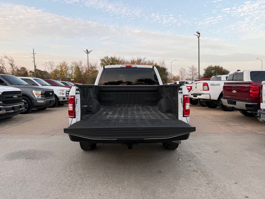 Ford F-150 Vehicle Full-screen Gallery Image 36