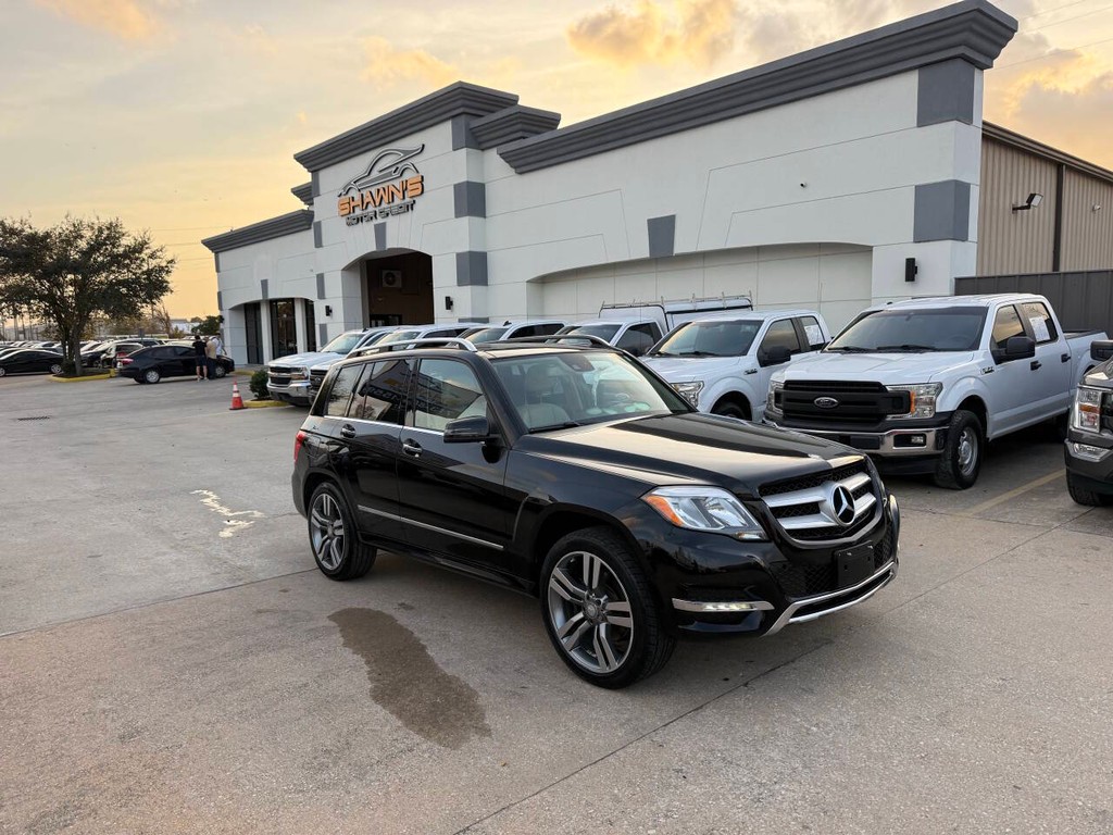 Mercedes-Benz GLK-Class Vehicle Full-screen Gallery Image 02