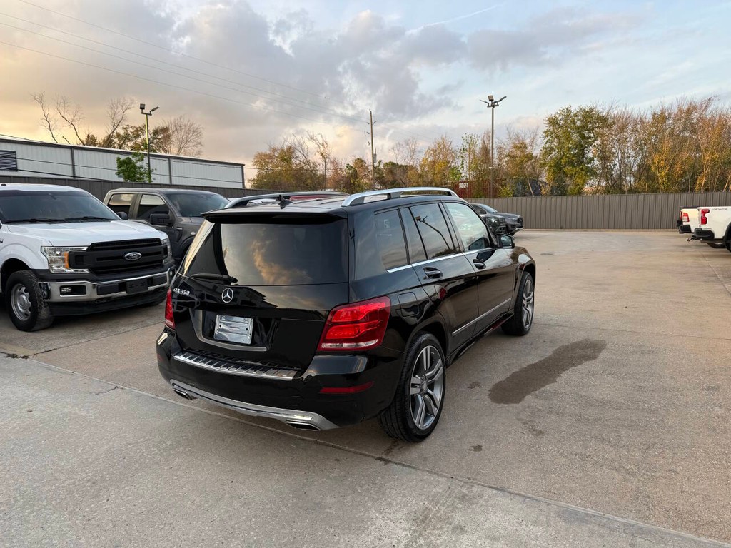 Mercedes-Benz GLK-Class Vehicle Full-screen Gallery Image 05