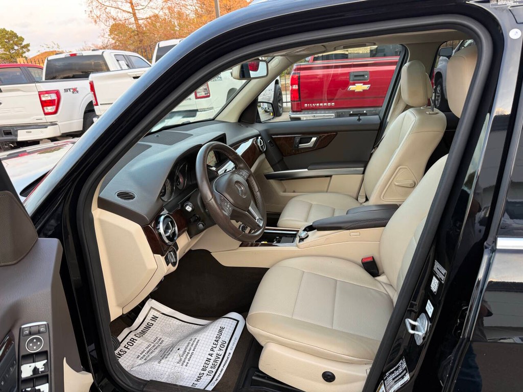 Mercedes-Benz GLK-Class Vehicle Full-screen Gallery Image 07