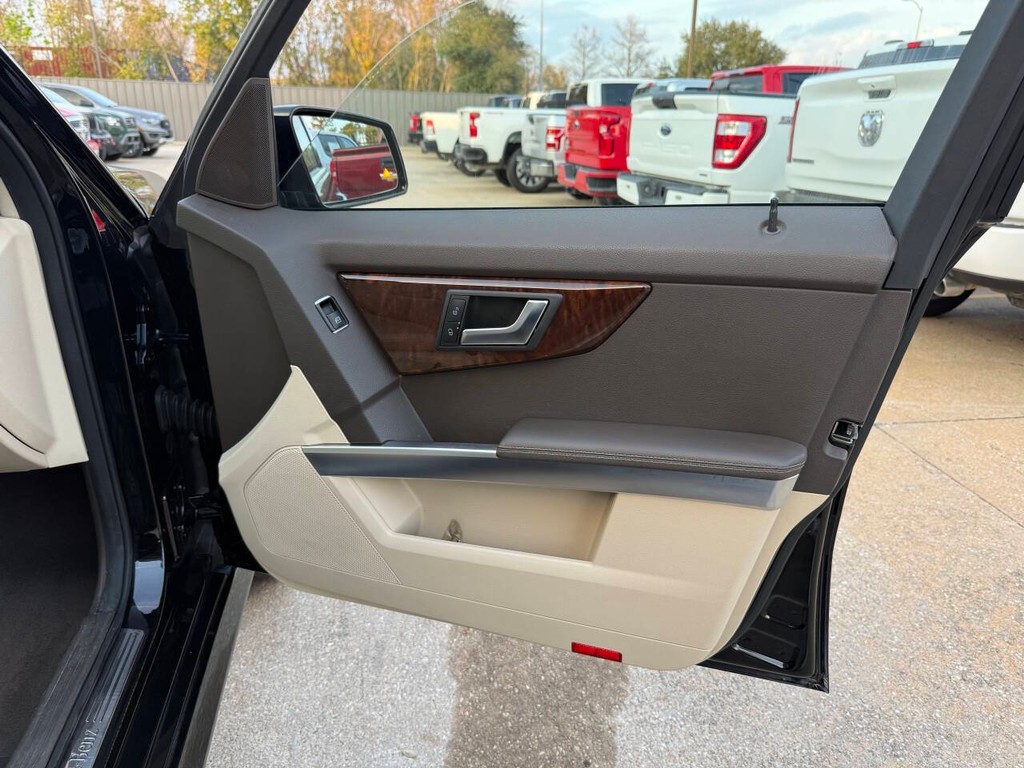 Mercedes-Benz GLK-Class Vehicle Full-screen Gallery Image 10