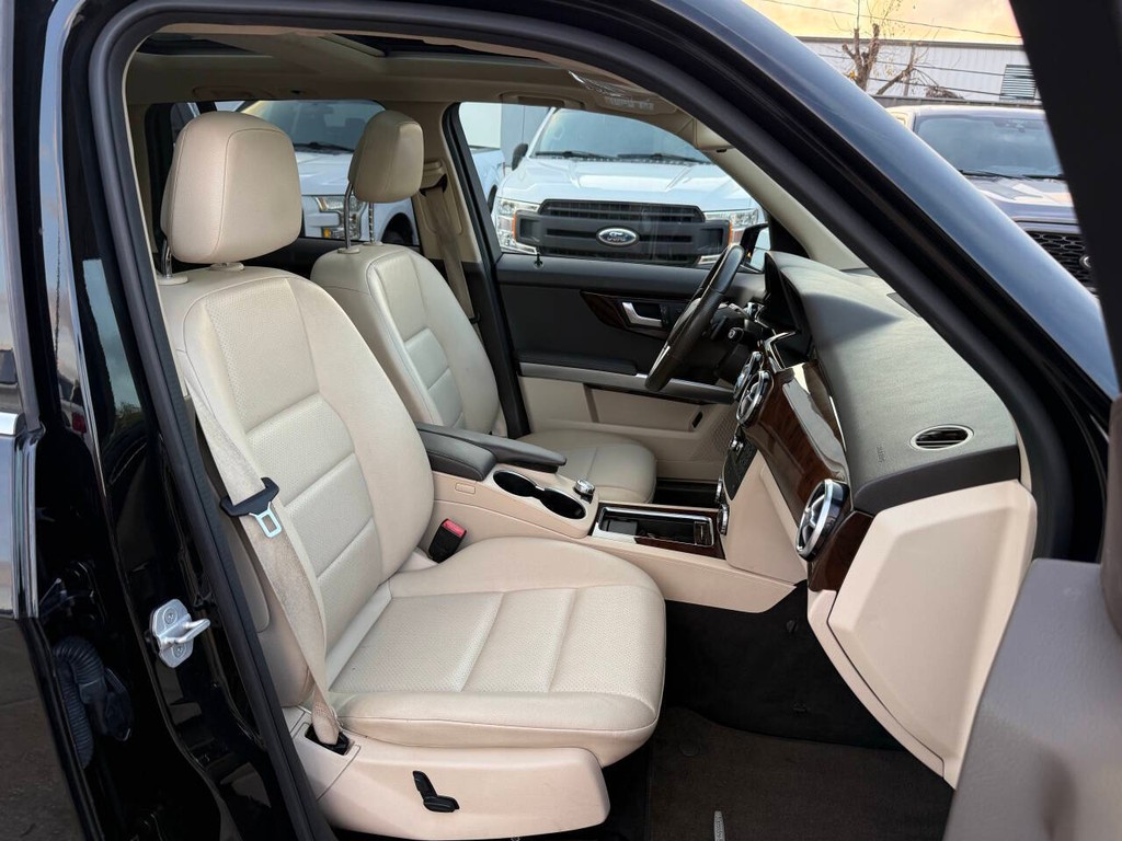 Mercedes-Benz GLK-Class Vehicle Full-screen Gallery Image 11