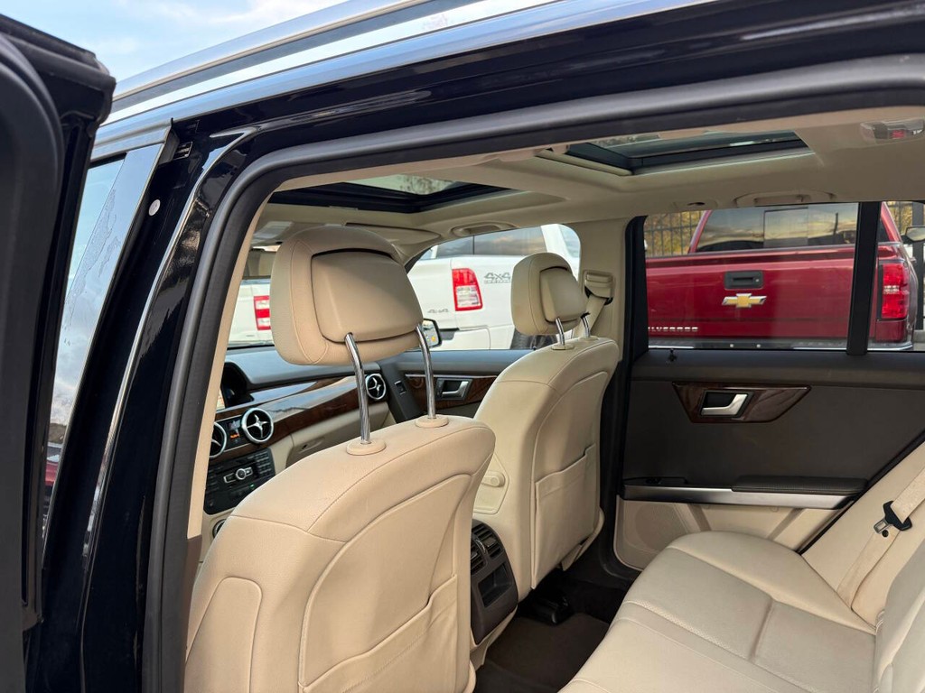 Mercedes-Benz GLK-Class Vehicle Full-screen Gallery Image 12