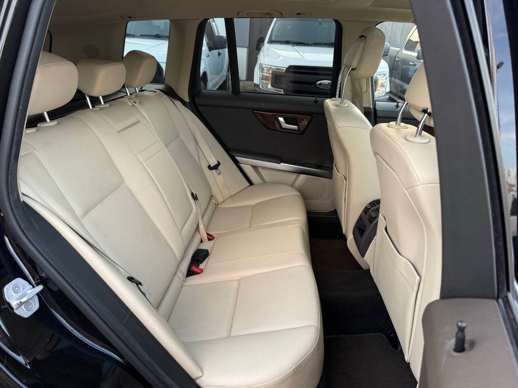 Mercedes-Benz GLK-Class Vehicle Full-screen Gallery Image 15