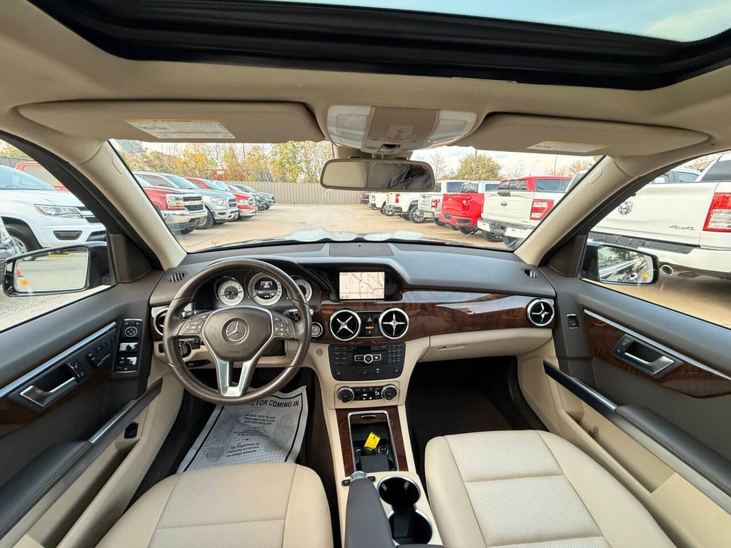 Mercedes-Benz GLK-Class Vehicle Full-screen Gallery Image 18