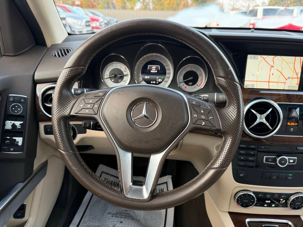 Mercedes-Benz GLK-Class Vehicle Full-screen Gallery Image 22