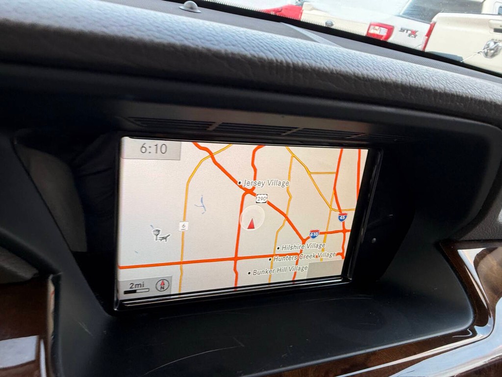 Mercedes-Benz GLK-Class Vehicle Full-screen Gallery Image 25