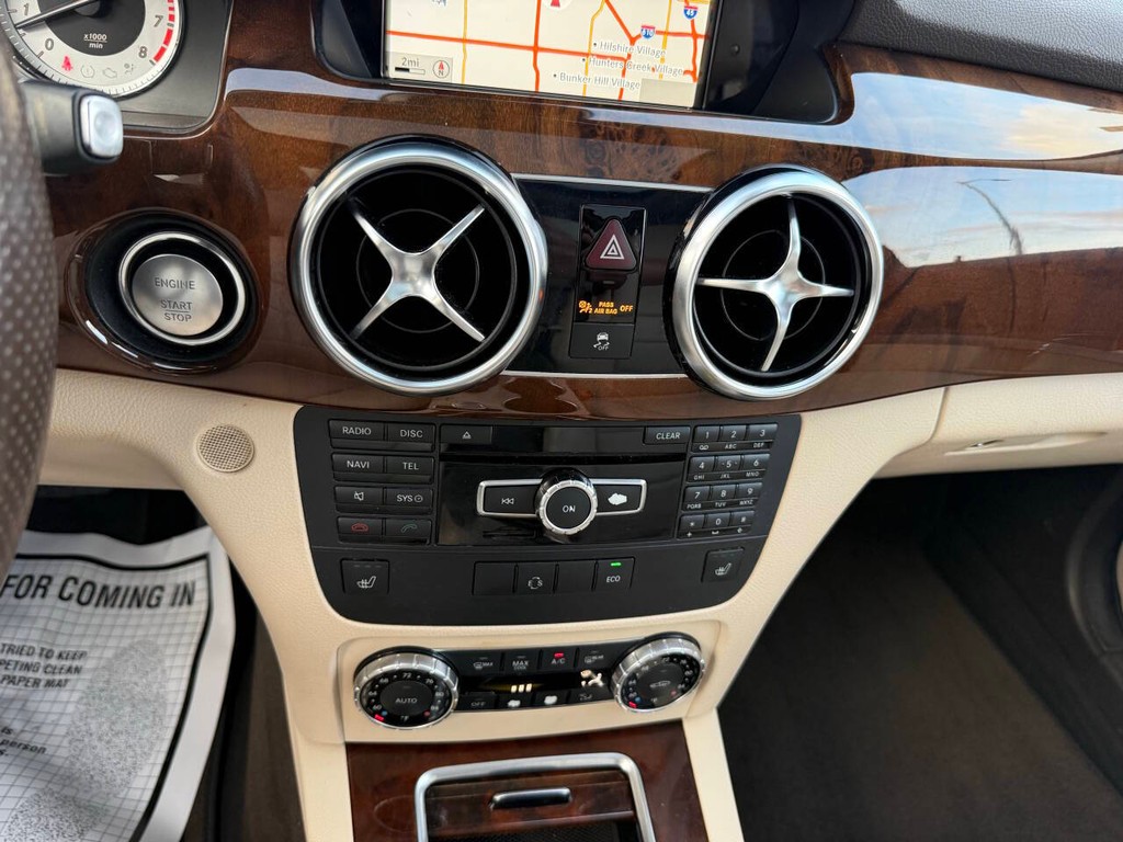 Mercedes-Benz GLK-Class Vehicle Full-screen Gallery Image 27