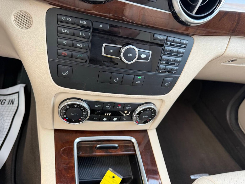 Mercedes-Benz GLK-Class Vehicle Full-screen Gallery Image 28